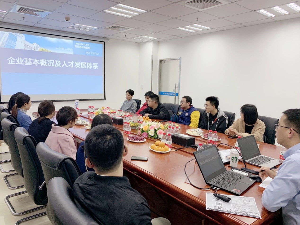 走进不朽情缘mg官网，与学子共话成长